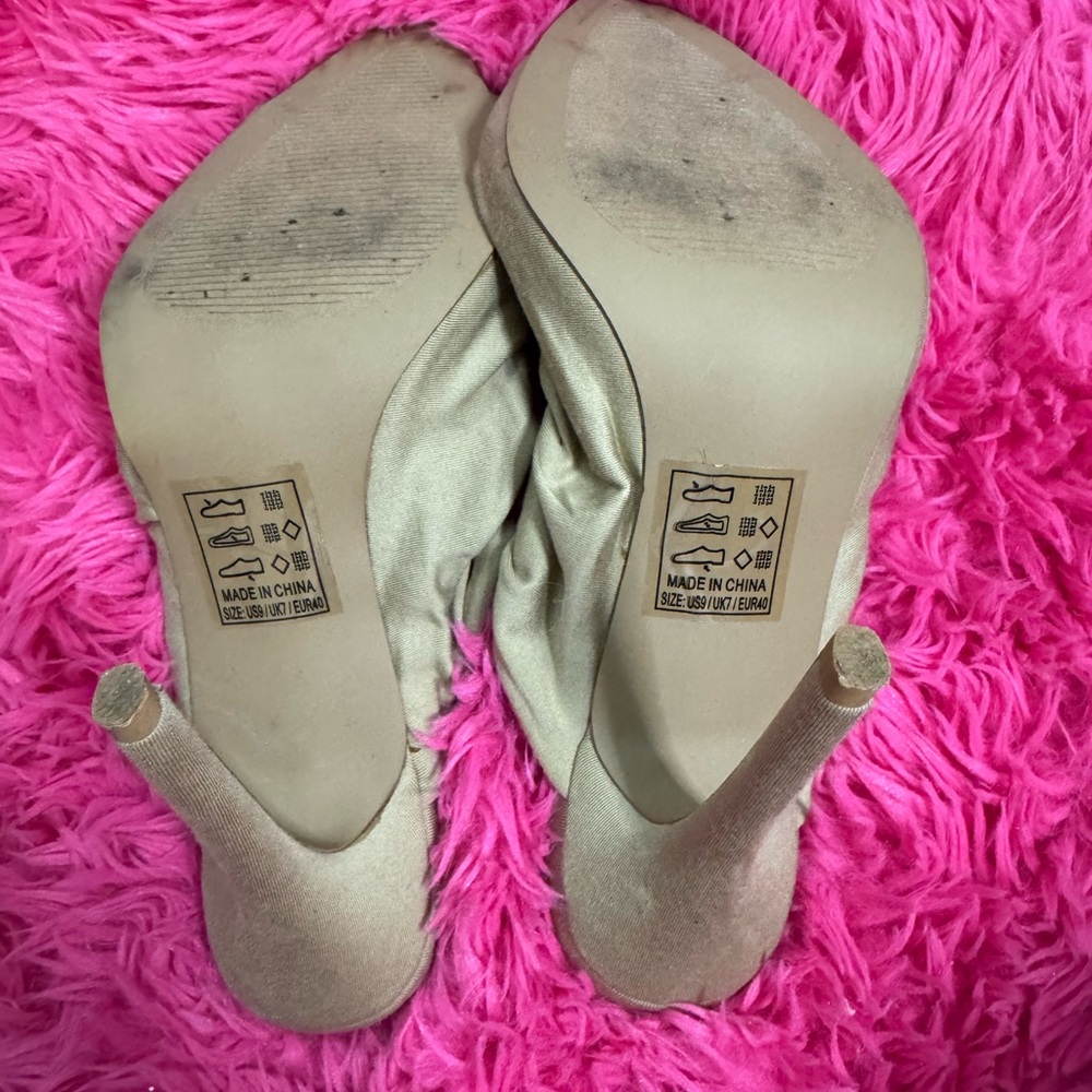 Qupid Tan Mules Minimalist Suede-Like Design - size 9 - Picture 7 of 7